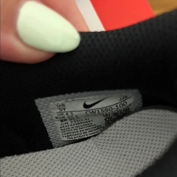 Nike Youth Black and White Dunk Sneakers - Picture 8 of 8